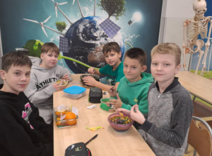 Uczniowie klas 5 stworzyli… jadalne modele komórek zwierzęcych! 