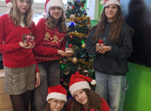 Mikołajkowe stroiki w wykonaniu klas 7